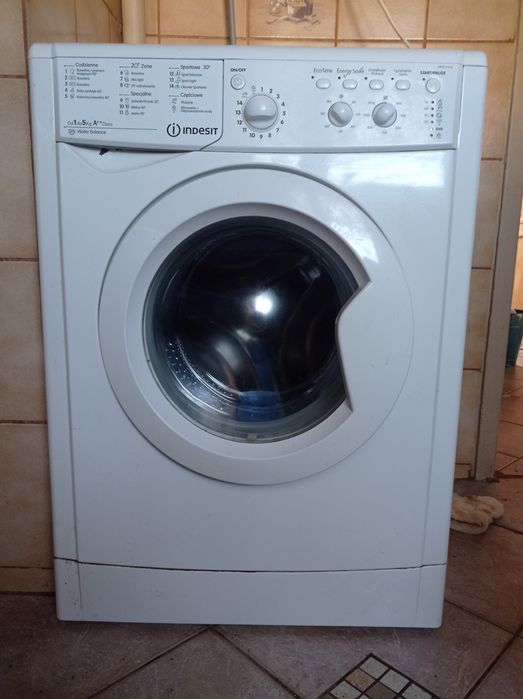 Pralka indesit + lodowka 300 zł.,samovyvoz.