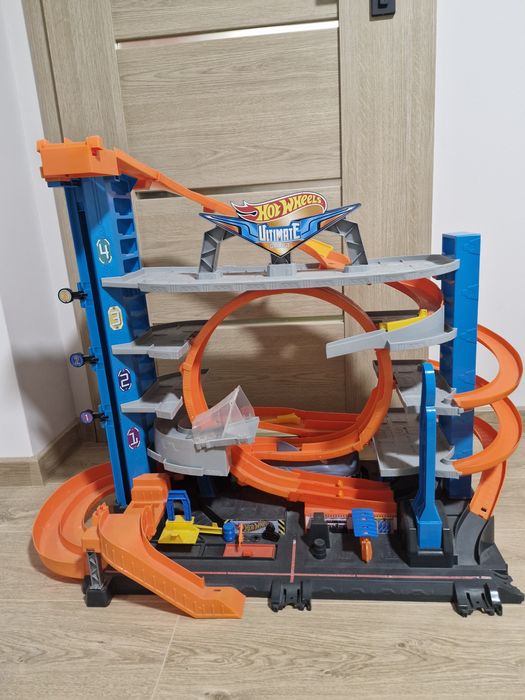 Garaż hot wheels ultimate