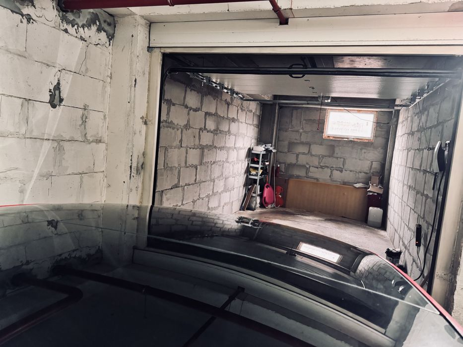 Продається гараж + паркомісце в паркінгу Сузірʼя  біля ТЦ Майдан