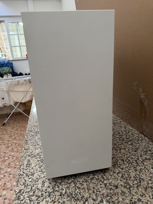 Caixa PC NZXT Branca/Preta com Vidro Temperado