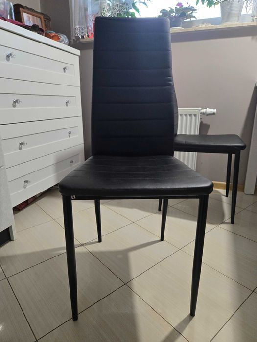 Krzesła czarne tapicerowane
