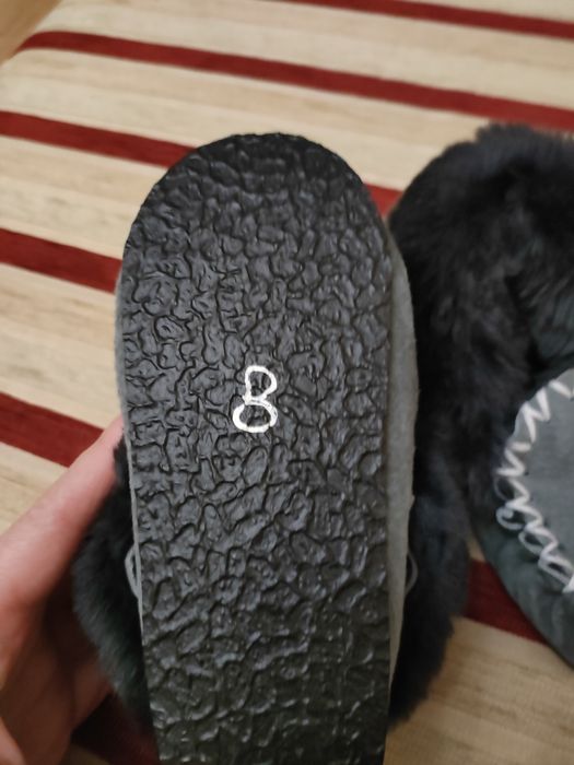 Продам нові дитячі тапочки