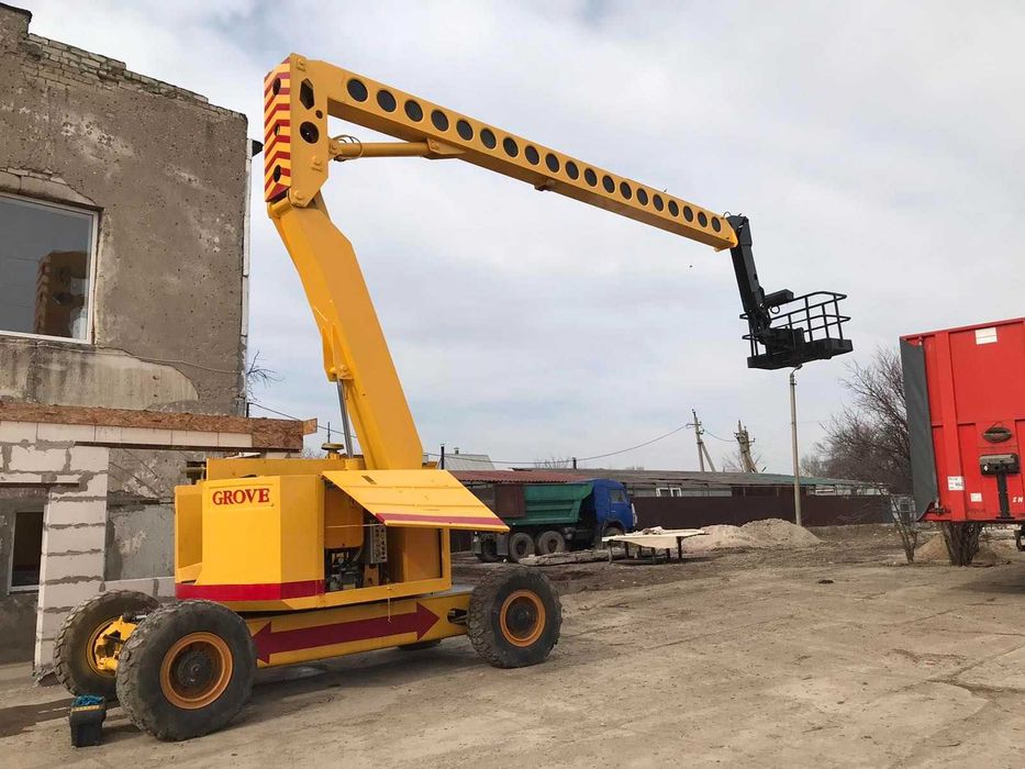 Самоходная телескопическая платформа вышка.