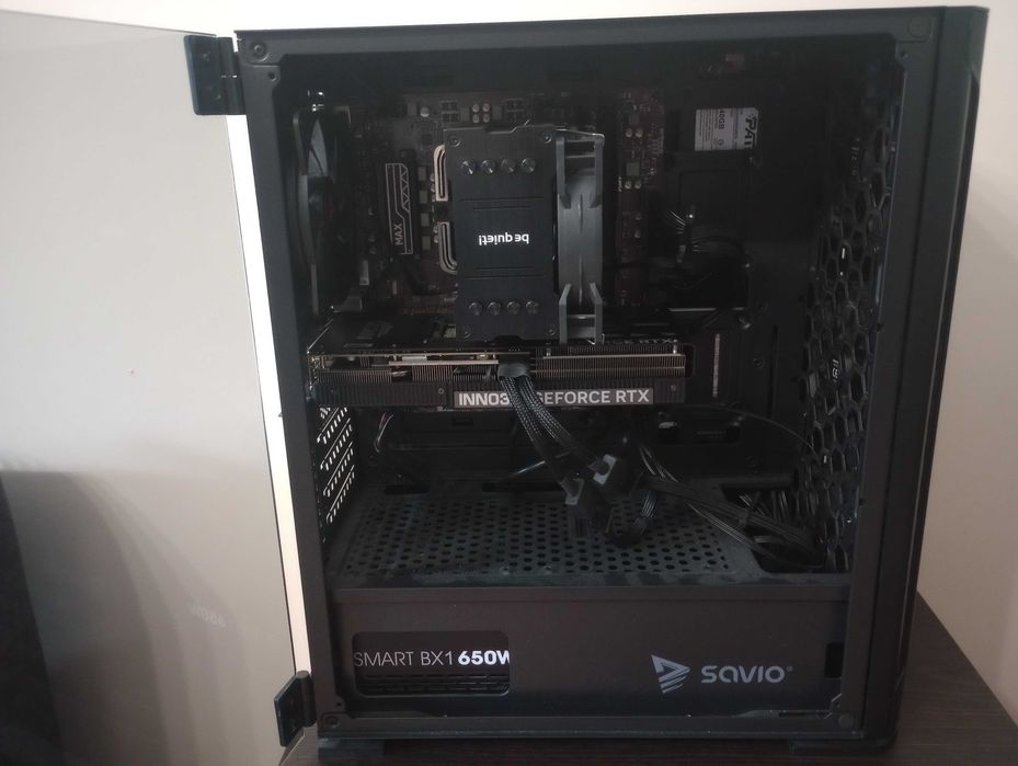 komputer stacjonarny z ryzen 7 5800X3D 32gb  dyski ssd   bez karty graficznej
