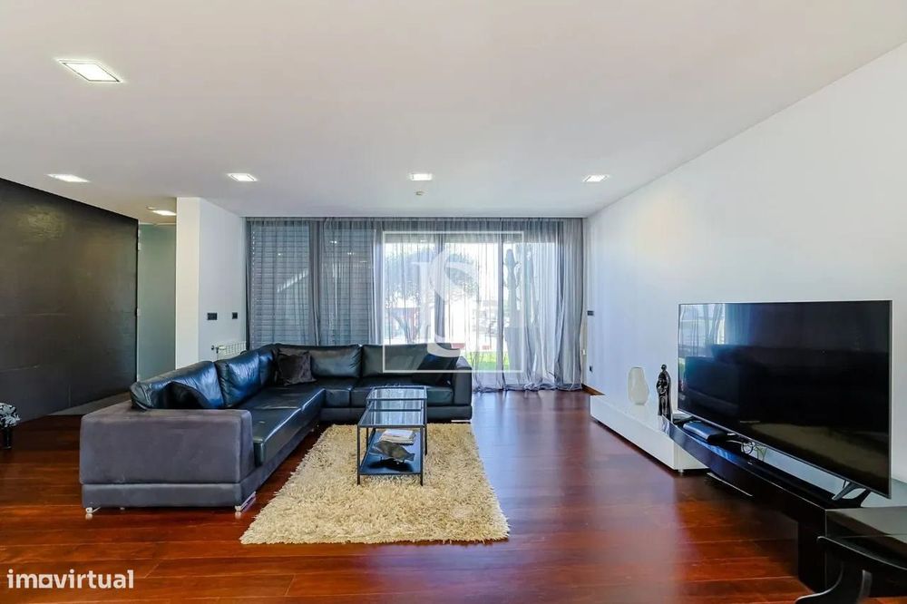 Moradia de Luxo, T4, com piscina e vista mar desde o terraço