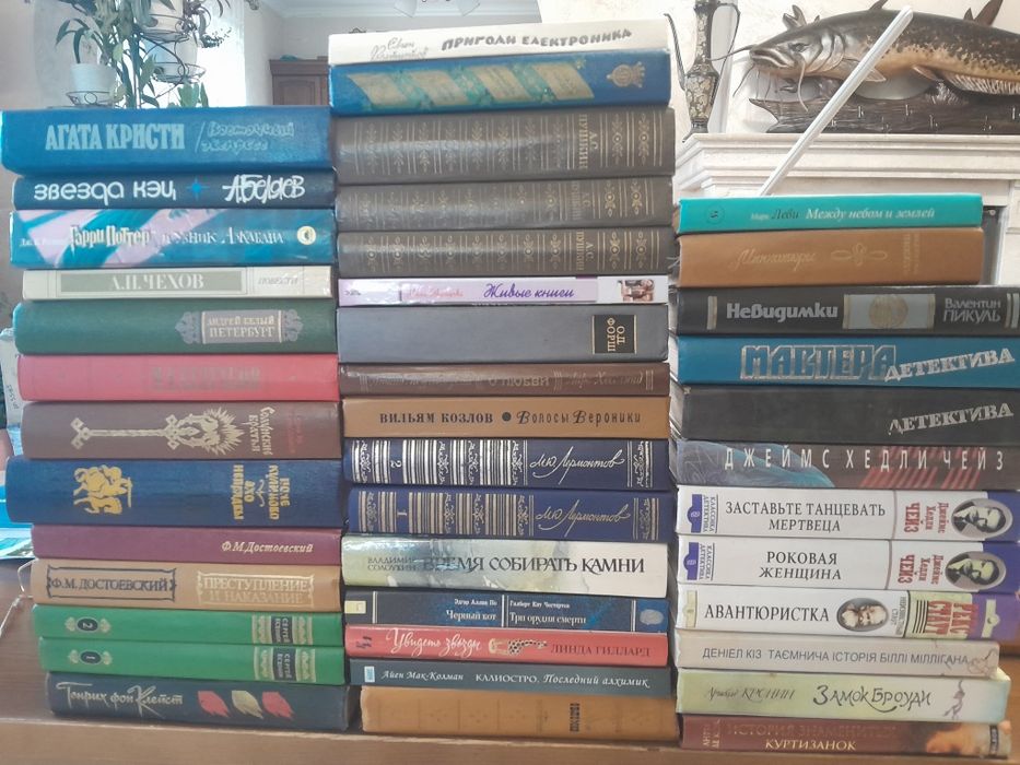 Різножанрова,класична література.