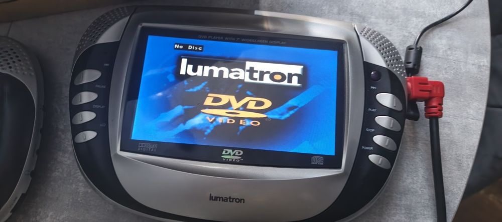 Dvd na zagłówki do auta