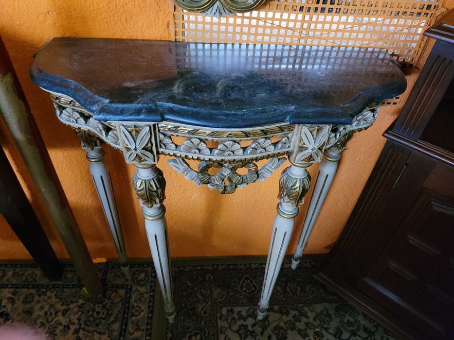 Conjunto de consola com em madeira trabalhada tampo em ped