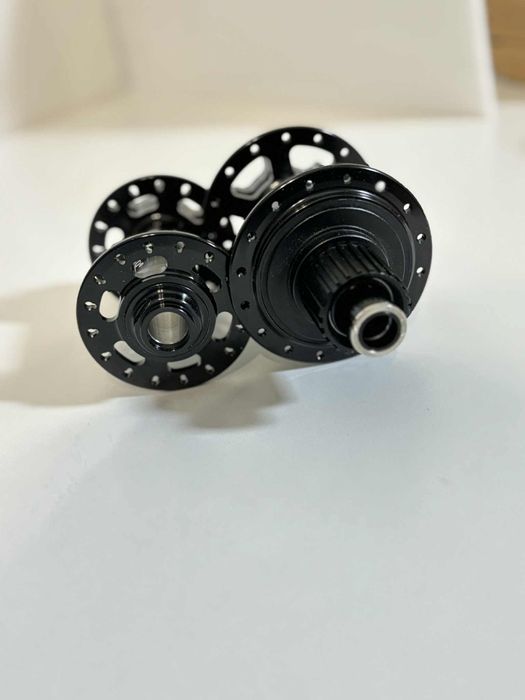 Zestaw Piast Rowerowych RUJIXU – Przód i Tył