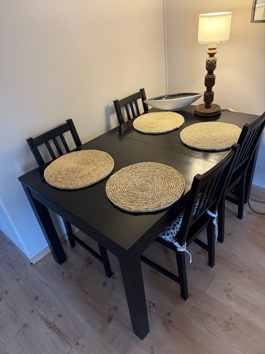 Stół Ikea rozkładany z krzesłami