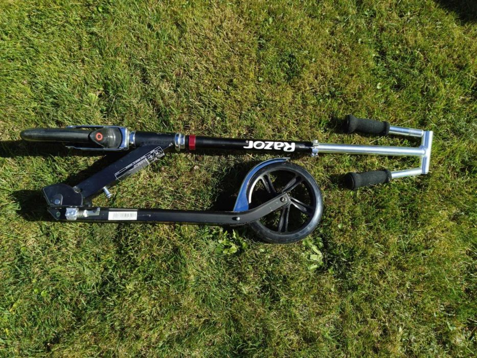 Hulajnoga Razor Black Label A5 Lux