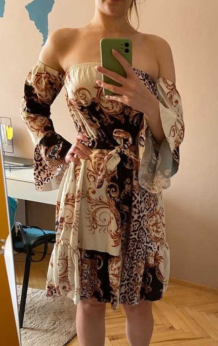 Sukienka bez ramion z rękawem