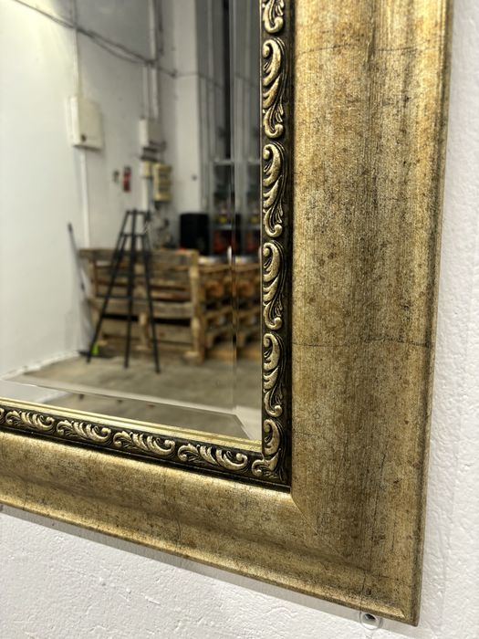 Duże lustro fazowane w złotej ramie klasyczne glamour