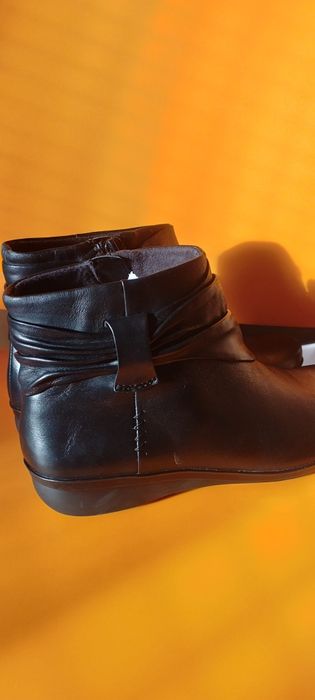 Стильні жіночі черевики фірми Clarks