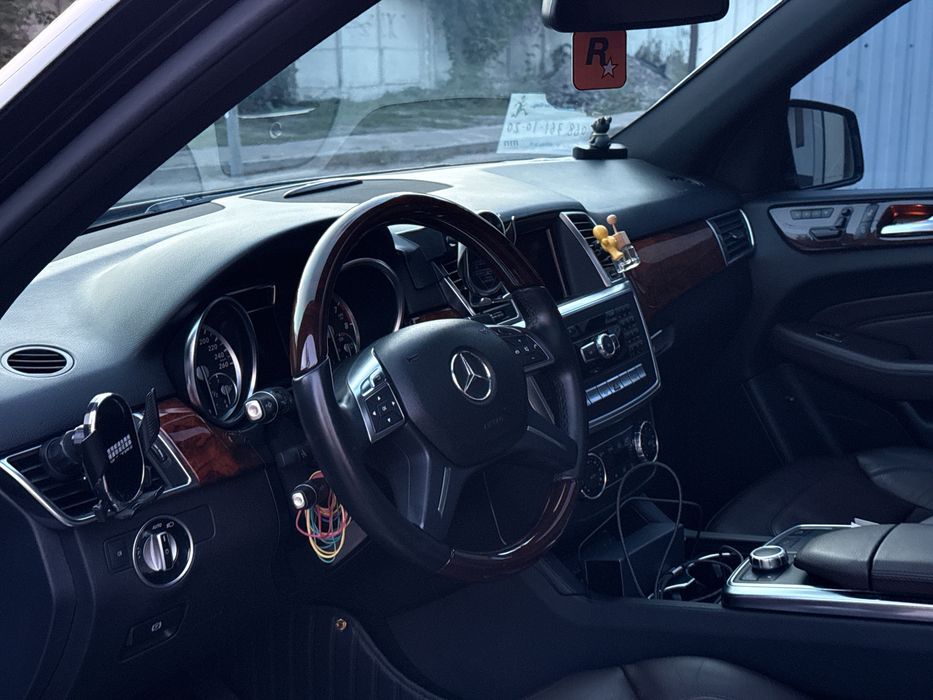 Продаю Mercedes-Benz ML350 2013 року