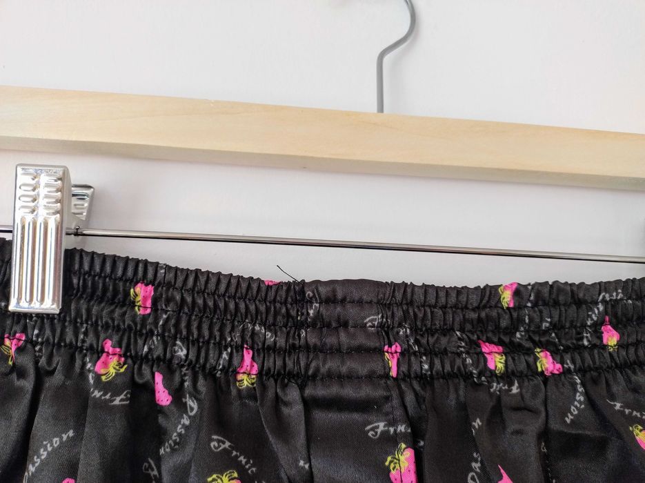 Czarne szorty spodenki piżamowe piżama C&A w owoce truskawki S