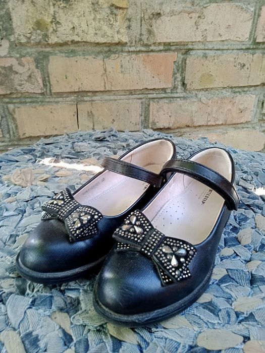 Взуття для дівчинки