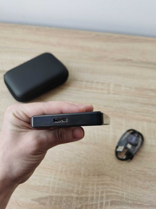 750Gb USB 3.0 HDD внешний жесткий диск Hitachi + чехол