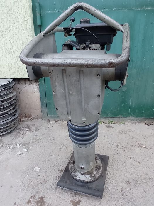 Вібронога delmag Robin Subaru