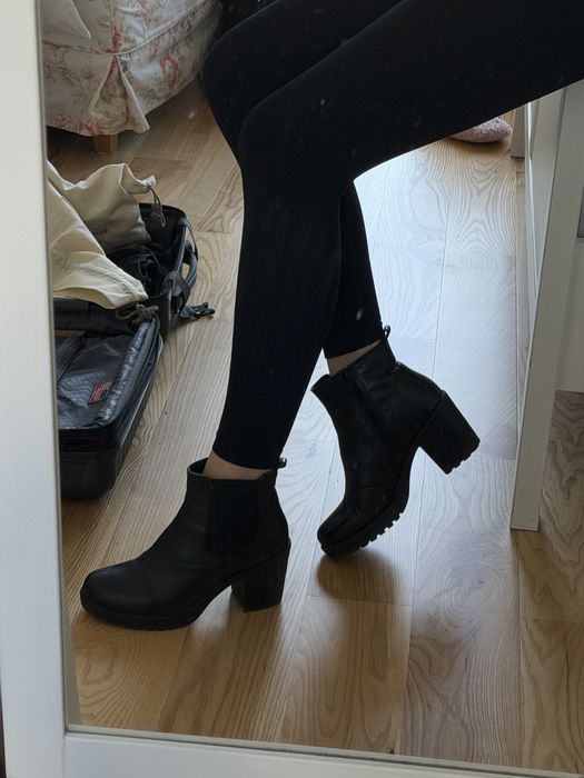 Skórzane botki na obcasie Vagabond 38 buty czółenka