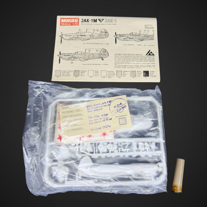 Model do sklejania Mikro 144 Jak-1M 1:72 PRL Zafoliowany 1987 J6/041141