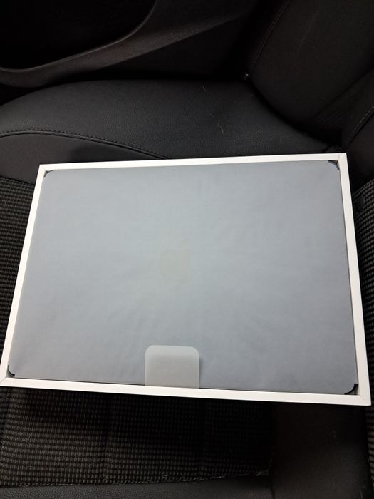 Sprzedam Nowego Apple MacBook