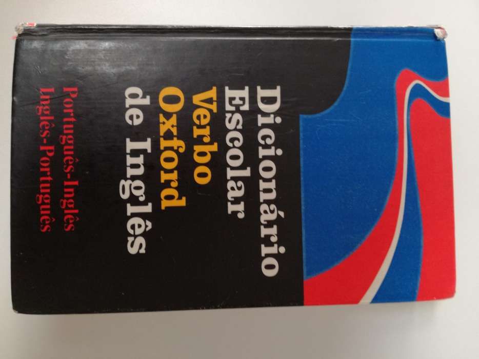 Dicionários de português, inglês e francês