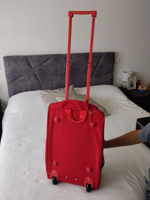 Vendo mala de viagem faísca mqueen