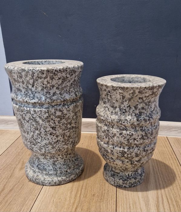 Wazony z granitu strzegom