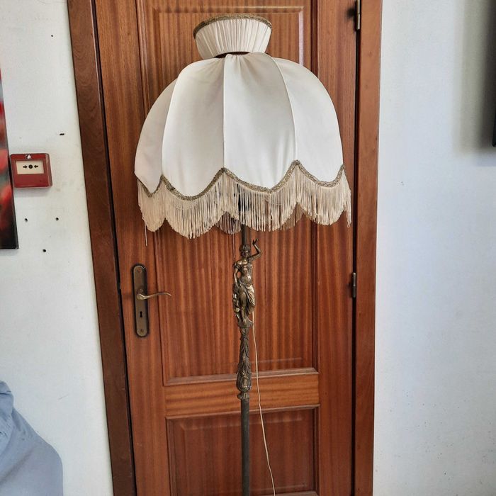 Candeeiro de chão estilo retro