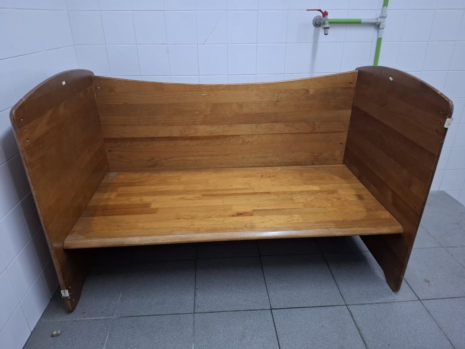 Berço/secretária e banco