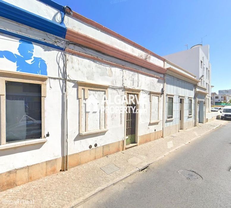 Terreno Urbano com Garagem e Piscina no Centro de Faro