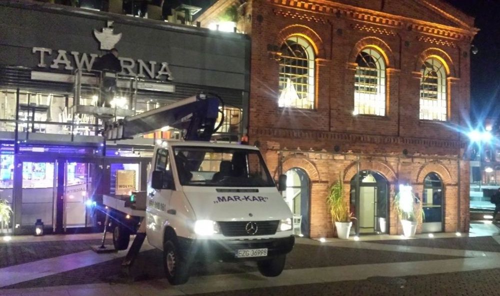 Usługa podnośnikiem koszowym Stryków  podnośnik koszowy Zwyżka  Podest