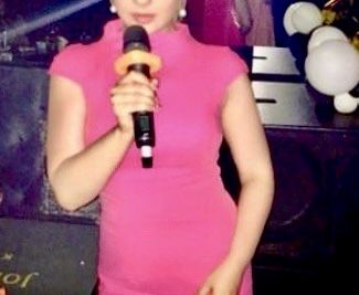 Платье - карандаш, ниже колен, ярко малинового цвета,.