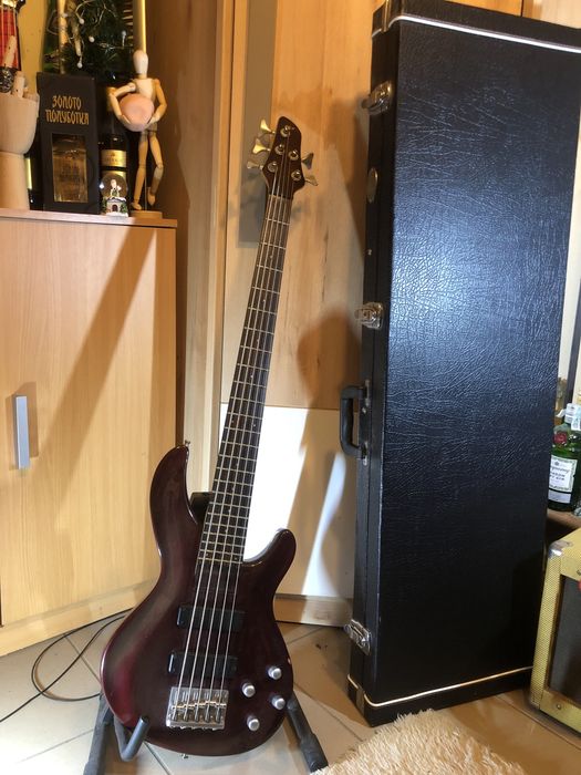 Gitara basowa Aria 5