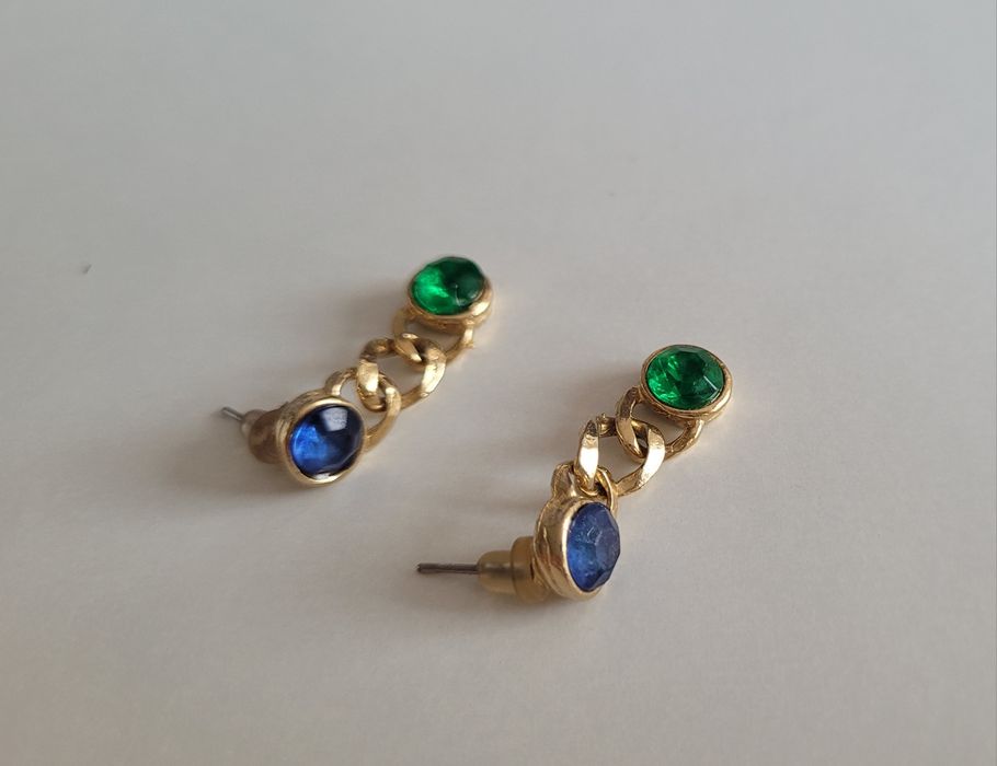 Kolczyki sztyfty w kolorze złotym z oczkami biżuteria sztuczna