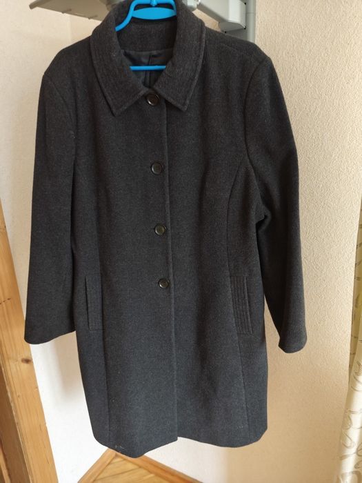 Демісезонне пальто 56 розмір.