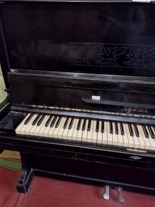 Продається пианино Кузбасс