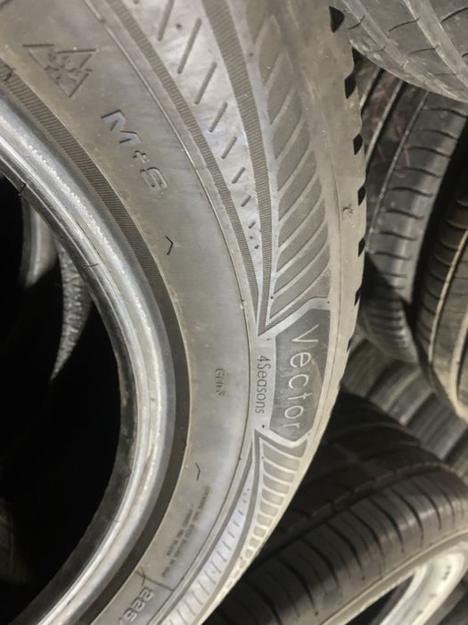 Шини б/у всесезоннные 225/55 R17 Goodyaer 4s GEN3