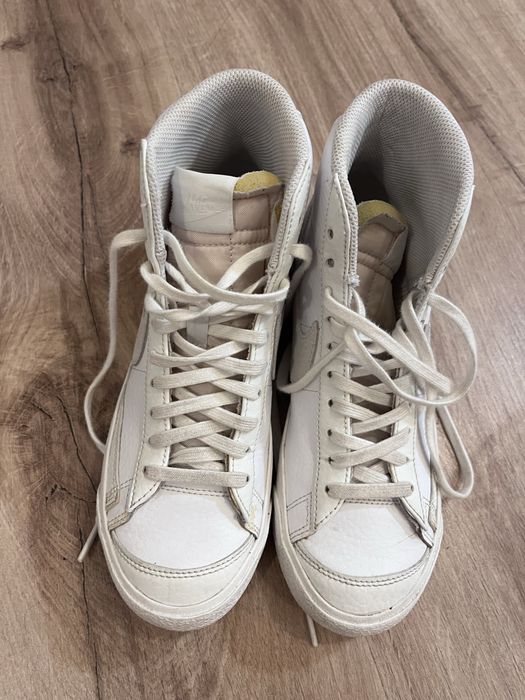 Ténis bota  marca Nike