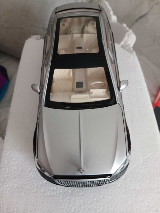 Brinquedo carro eléctrico