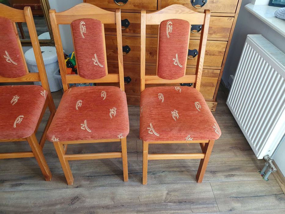 Komplet 4 krzeseł drewnianych