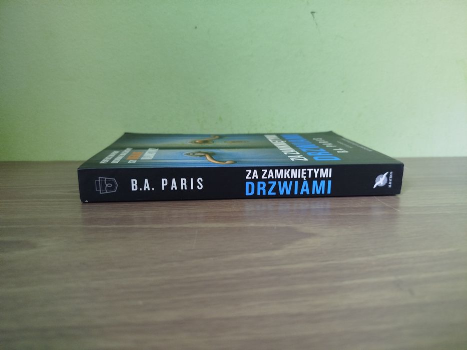 Za zamkniętymi drzwiami