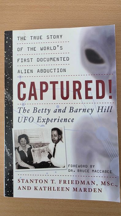 Livro "Captured! - The Betty and Barney Hill UFO Experience" de Stanton Friedman