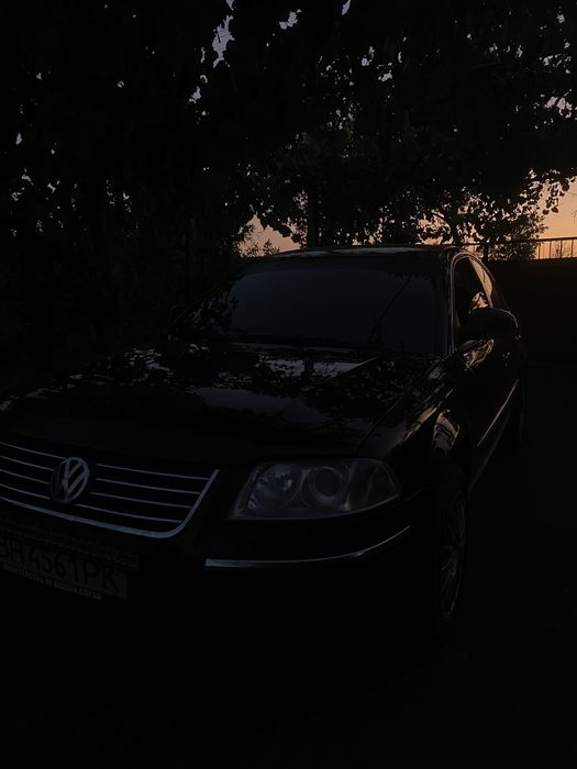 Авто Volkswagen Passat 2004 рік