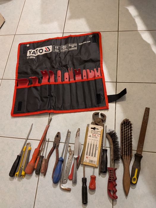 Zestaw ściągaczy do tapicerek + drobne narzędzia