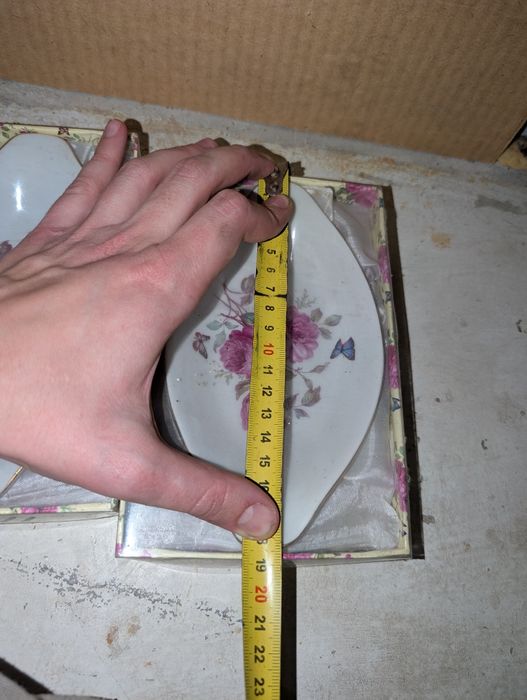 Два блюдца с вилочкой