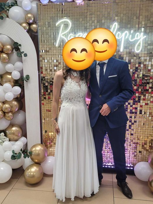 Suknia ślubna pięknaz cekinami oraz odkrytymi plecami