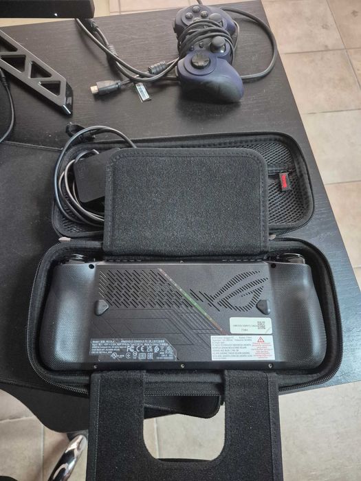 Rog Ally X Z1 Extreme 24GB / 1TB como nova