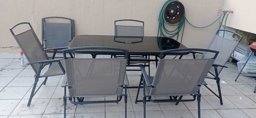 Mesa e cadeiras de exterior